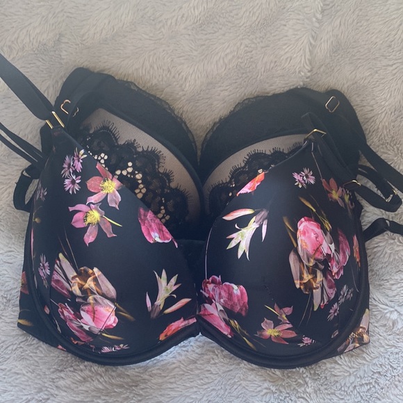 Victoria’s Secret Very Sexy Push-Up — Set of 3 Bras - Picture 8 of 9